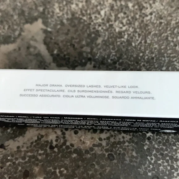 Marc Jacobs Beauty Velvet Noir Major Volume Mascara Noir #10 .17oz - Picture 4 of 8